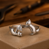 Speelse zilveren ring met kat – verstelbaar met zirconia