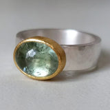 Groene ring met ronde steen, vintage
